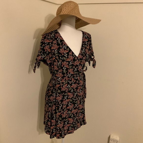 Ann Taylor Loft 0 Black Floral Wrap Romper Dress - Picture 3 of 14